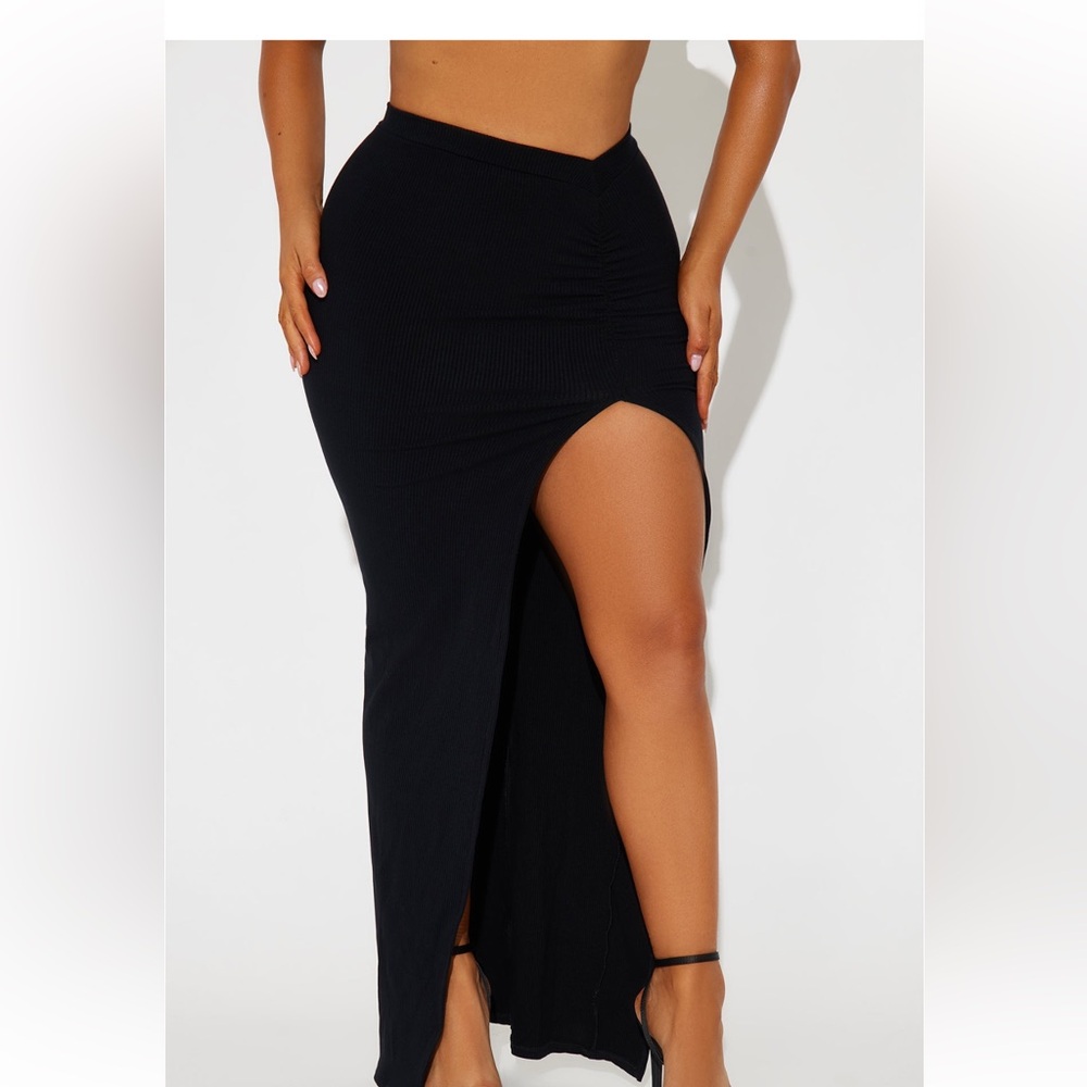 Black rib high slit skirt never worn
